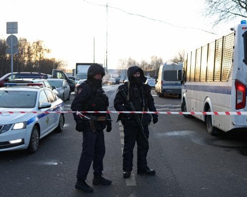 Moscow car explosion kills three people