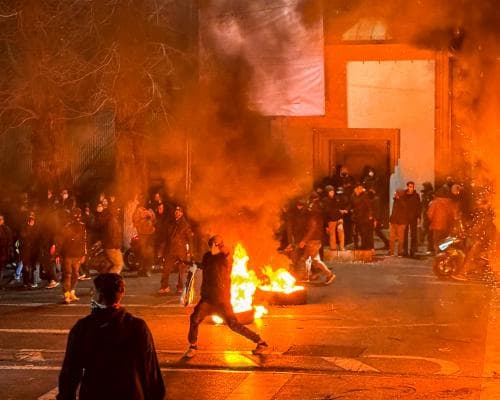 Iran arrests doctors who treated wounded protestors