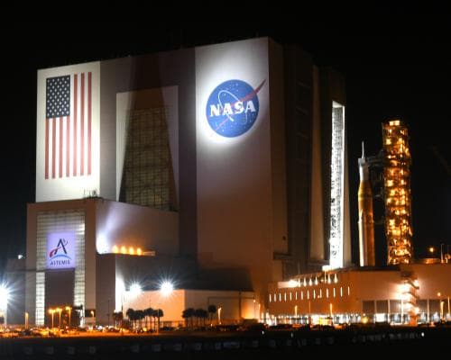 NASA Delays Moon Landing, Adds Extra Test Mission