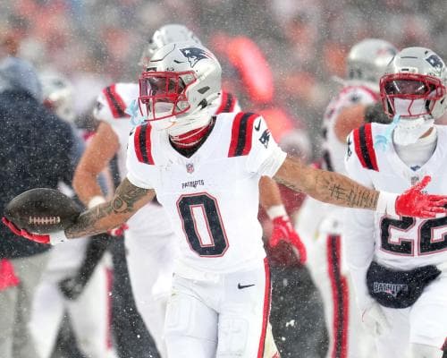 Patriots Beat Broncos in Snow to Reach Super Bowl