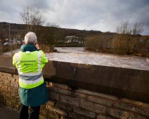Union Leader Urges Higher Pay for Civil Service Specialists