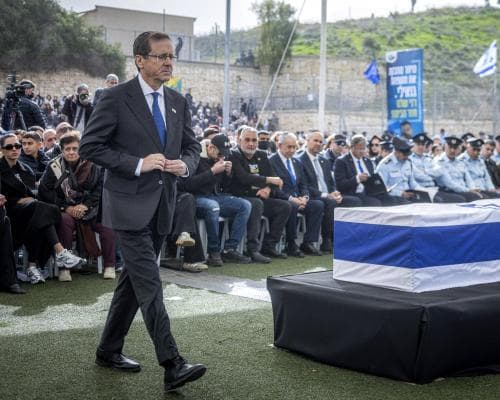 Protests Planned for Israeli President’s Visit to Australia, Tesla Switches to Robotics, Paul Dano Reacts to Tarantino