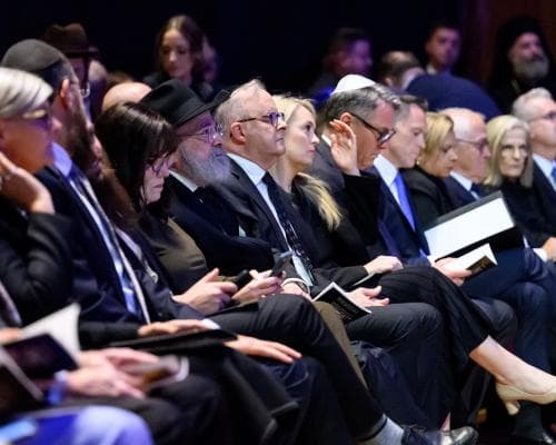 Australia Holds Silent Memorial for Bondi Terror Attack Victims