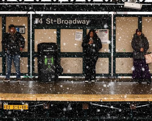 NYC Declares Snow Emergency, Bans Non‑Essential Travel as Blizzard Hits Northeast