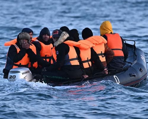 Rights groups urge airlines to stop deporting asylum seekers to France