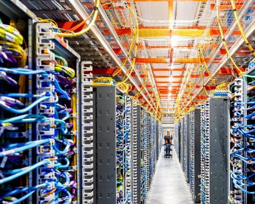 Tech CEOs Pitch AI’s Future at Davos, Money Follows Dreamy Startups