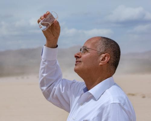 Nobel‑Winner Builds Portable Machine to Make Water from Air in Disaster Zones