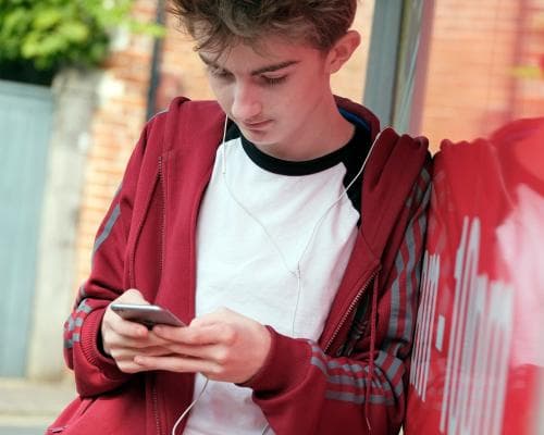 UK to Test Social Media Bans for Teens